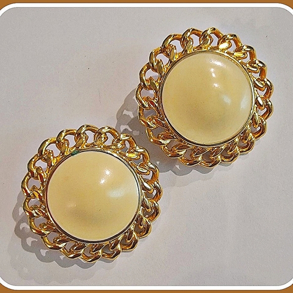 #Vintage Gold Tone 1" Round Faux Pearl #Cabochon Clip On Earrings - Picture 1 of 7